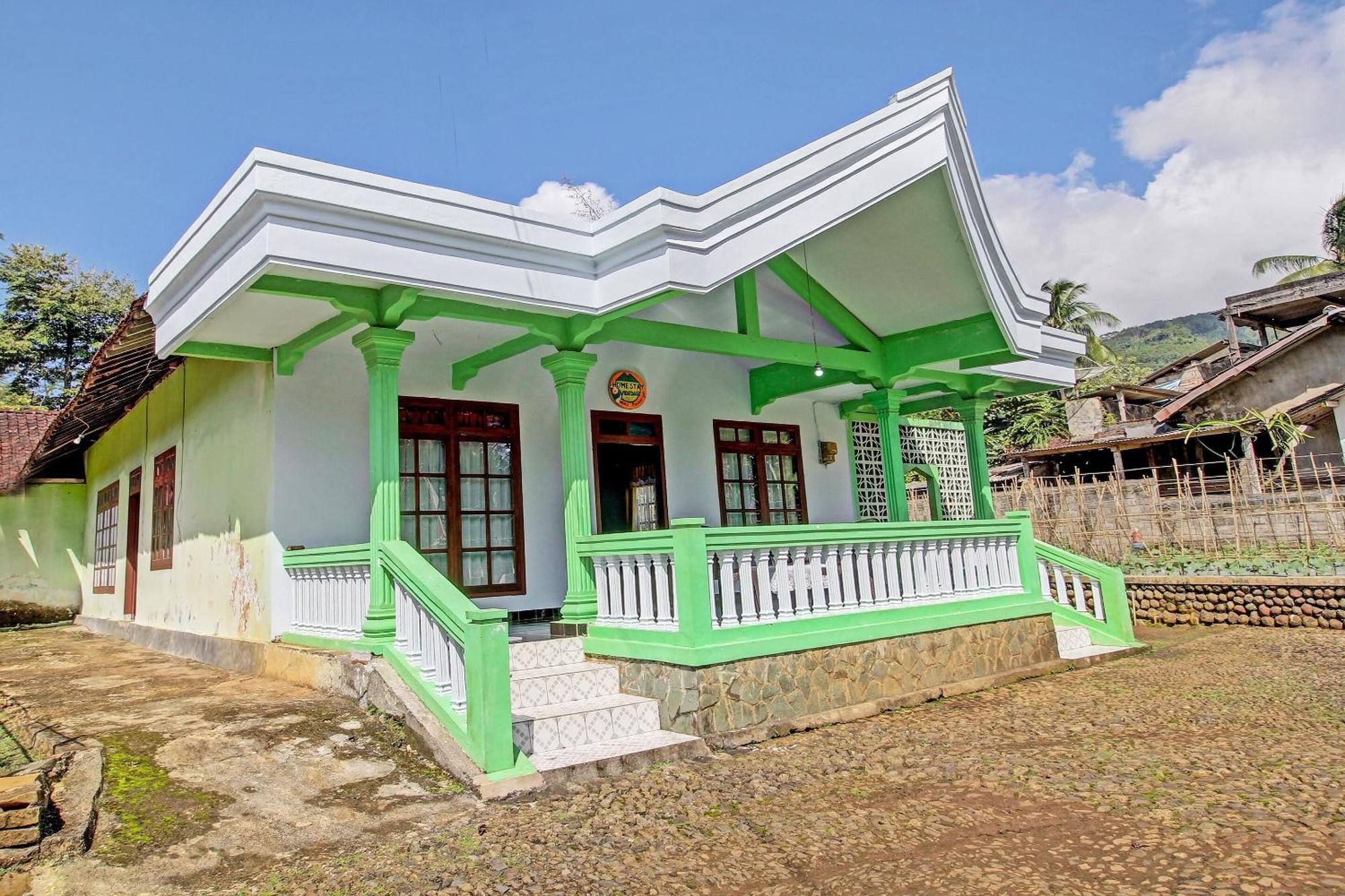 Готель Spot On 91214 Desa Wisata Pandean Trenggalek Екстер'єр фото