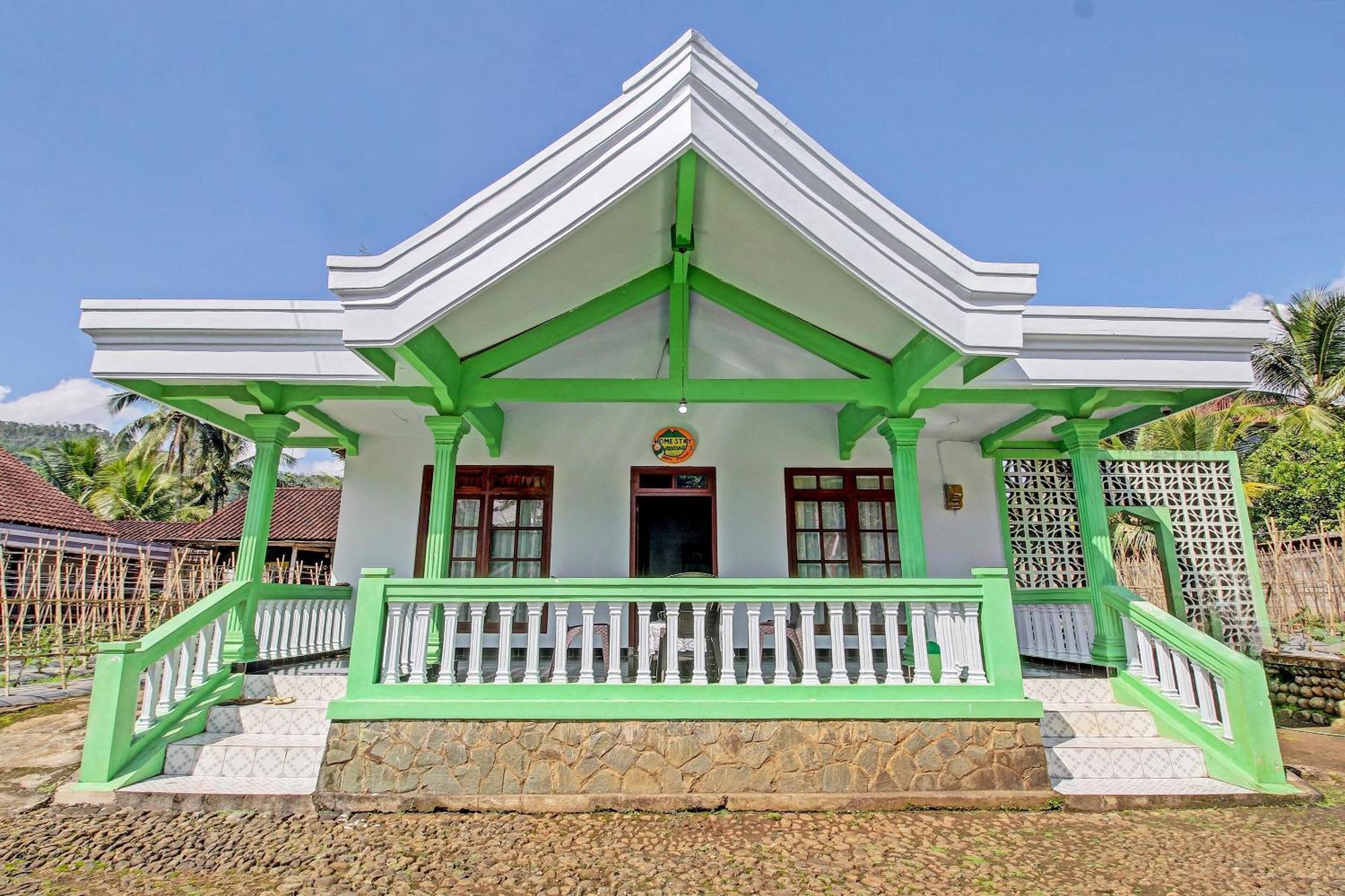 Готель Spot On 91214 Desa Wisata Pandean Trenggalek Екстер'єр фото